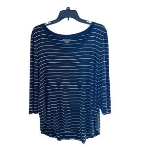 🔵MAX STUDIO: Women’s size XL, navy blue & white stripe 3/4 sleeve top preowned.